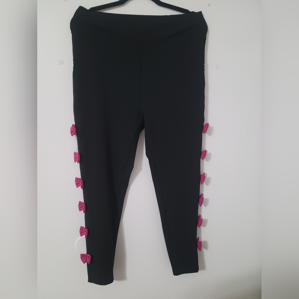 POP Fit Black Leggings with Pink Bow Trim